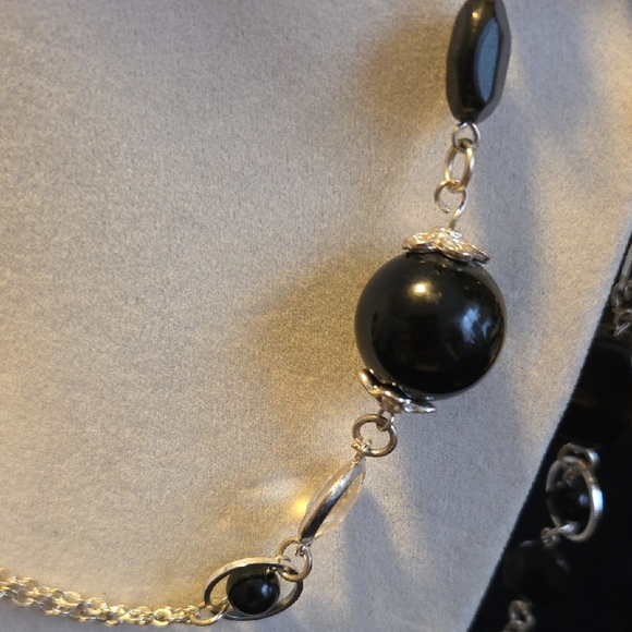 Elegant Black and Silver Women's Necklace - Picture 6 of 7